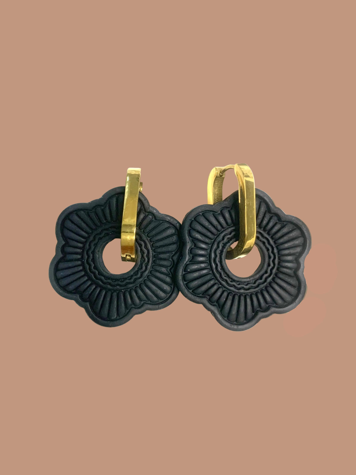 Flower Hoop Dangle 2 (Black)